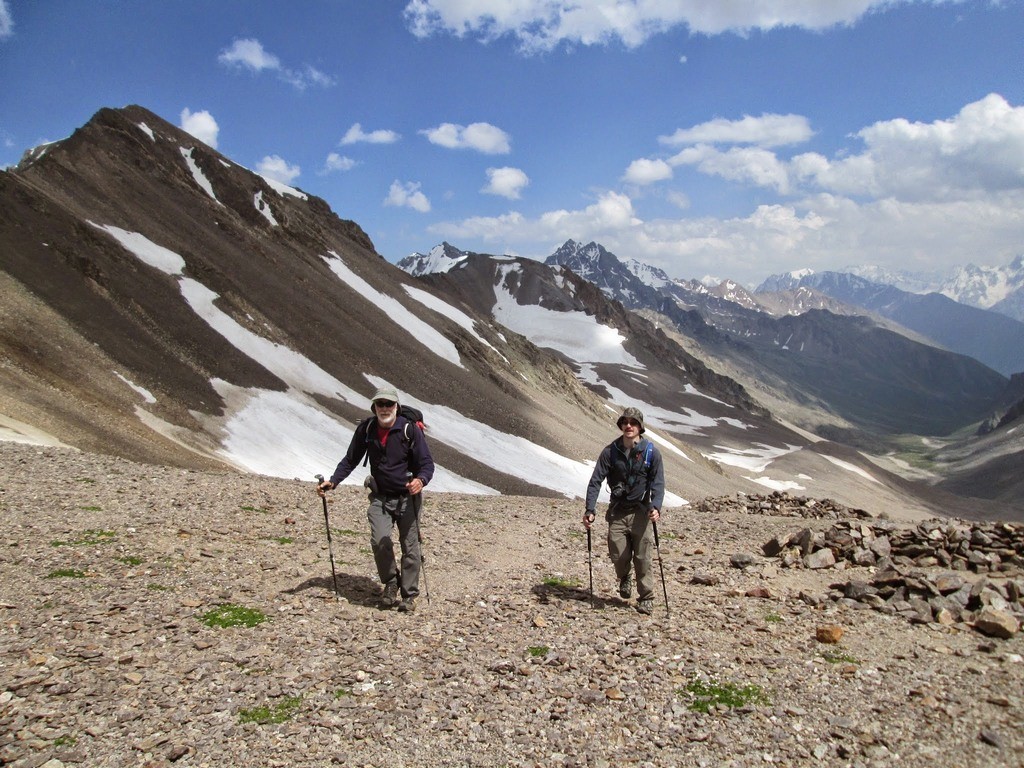 Hiking up to the Irikchat pass